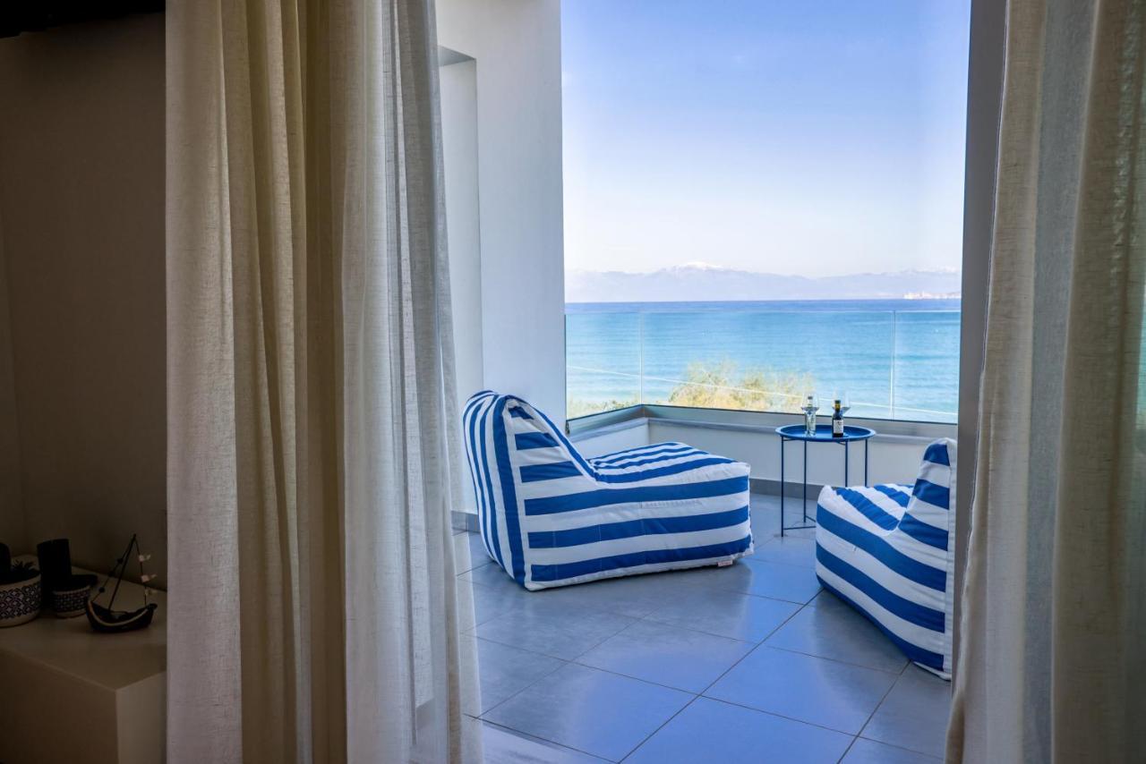 La Mer Bleue Boutique Suite Vrachati Exterior photo