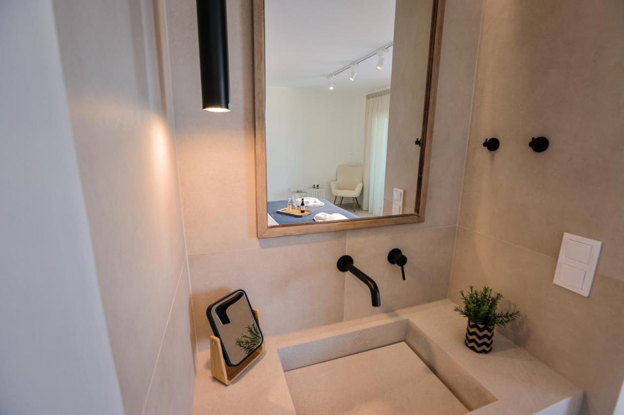 La Mer Bleue Boutique Suite Vrachati Exterior photo
